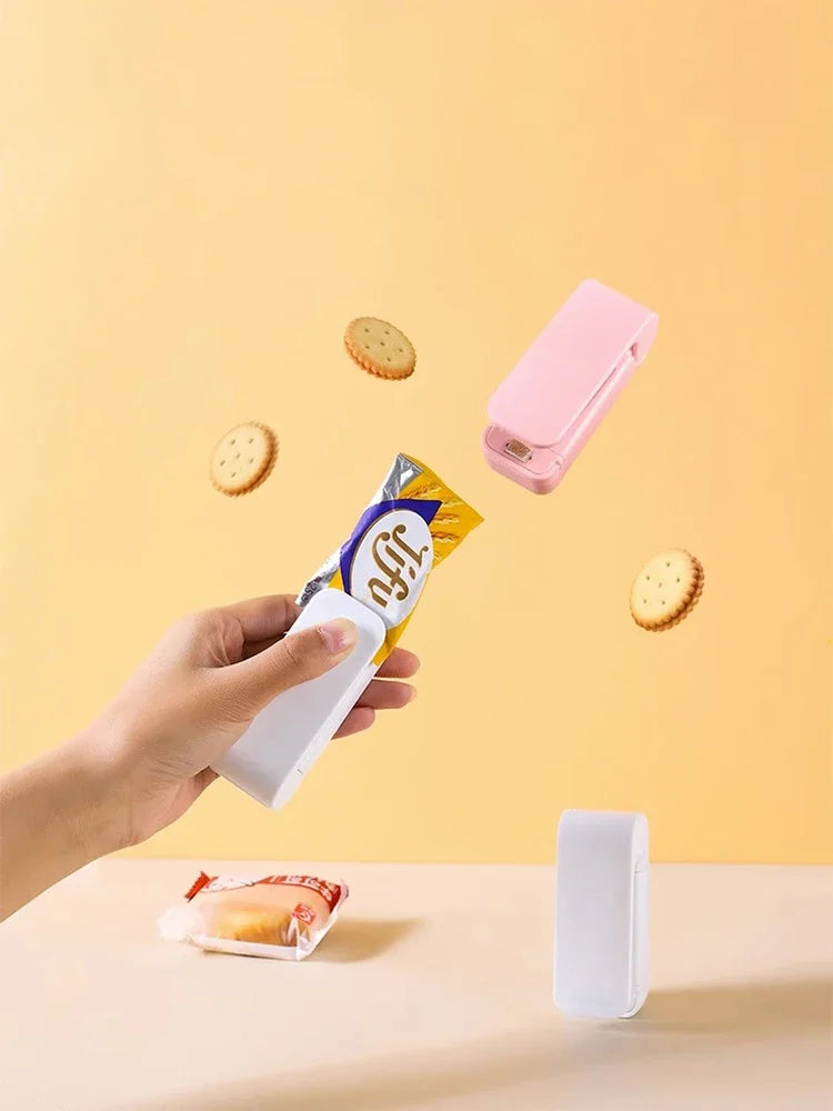 Travel Friendly Portable Small Sealing Machines Storage Plastic For Food Snack Vegetables Sealing Machines Kitchen Accessories