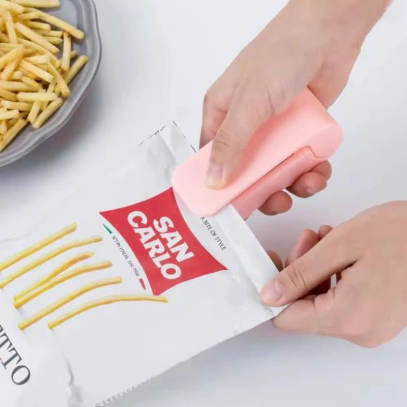 Travel Friendly Portable Small Sealing Machines Storage Plastic For Food Snack Vegetables Sealing Machines Kitchen Accessories